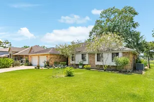 2320 Shalmar Dr, West Columbia, TX 77486 - Photo 2