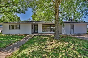 415 Silliman St, Sealy, TX 77474 - Photo 1