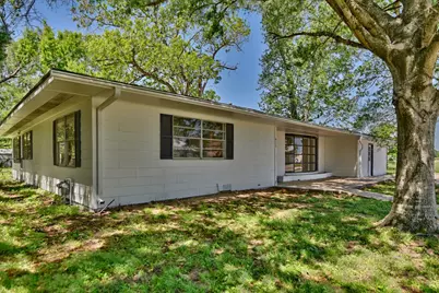 415 Silliman Street, Sealy, TX 77474 - Photo 2