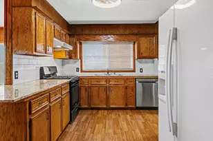 211 W Sherman St, Livingston, TX 77351 - Photo 4