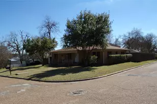 211 W Sherman St, Livingston, TX 77351 - Photo 1