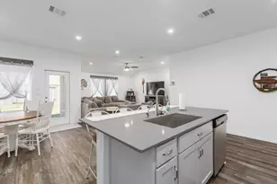 933 Neches Ln, Dayton, TX 77535 - Photo 8