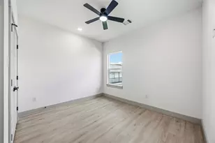 7555 Calhoun Rd, Houston, TX 77033 - Photo 18