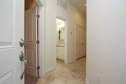 2701 Helena Street #202, Houston, TX 77006 - Photo 6