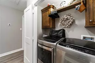 2615 Commerce Dr, Liverpool, TX 77577 - Photo 18