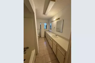 5651 Lyndhurst Drive, Houston, TX 77033 - Photo 20