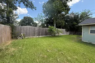 5651 Lyndhurst Dr, Houston, TX 77033 - Photo 18
