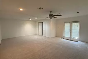 5651 Lyndhurst Dr, Houston, TX 77033 - Photo 6