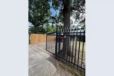 5651 Lyndhurst Drive, Houston, TX 77033 - Photo 26