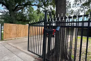 5651 Lyndhurst Dr, Houston, TX 77033 - Photo 26