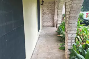 6742 Indian Lake Dr, Houston, TX 77489 - Photo 4