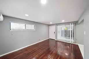 311 Hawthorne St, Houston, TX 77006 - Photo 2