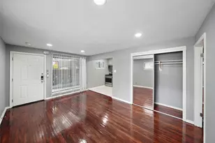 311 Hawthorne St, Houston, TX 77006 - Photo 4