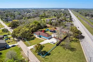 5712 Mentor Dr, Texas City, TX 77591 - Photo 2