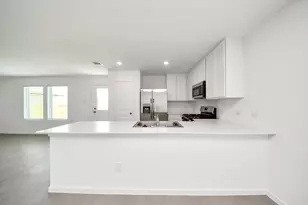2943 Summer Breeze Wy, Angleton, TX 77515 - Photo 8