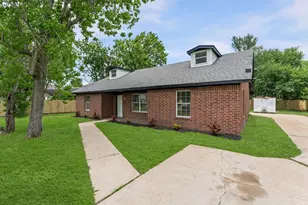 423 Masterson St, Arcola, TX 77583 - Photo 2