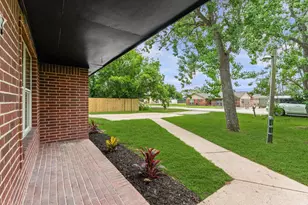 423 Masterson St, Arcola, TX 77583 - Photo 4