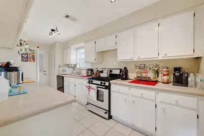 9634 Windswept Lane, Houston, TX 77063 - Photo 14
