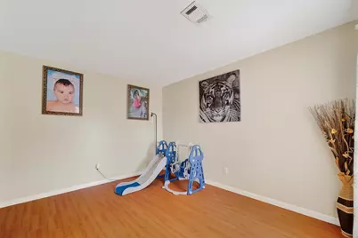 9634 Windswept Lane, Houston, TX 77063 - Photo 32