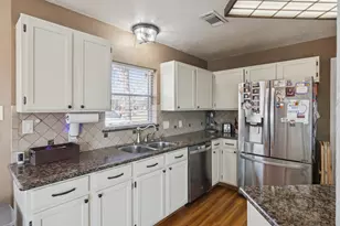 10110 El Chaco St, Baytown, TX 77521 - Photo 10