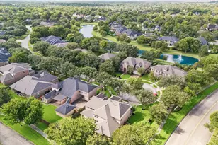 7703 Silver Pond Dr, Sugar Land, TX 77479 - Photo 38