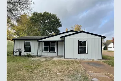 800 S 2nd Street, La Porte, TX 77571 - Photo 1