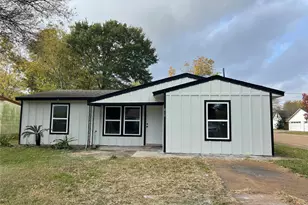 800 S 2nd St, La Porte, TX 77571 - Photo 1