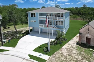 3921 Peacock Isle Dr, Dickinson, TX 77539 - Photo 1