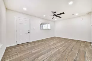 2416 S San Antonio Ave, Pearland, TX 77581 - Photo 6