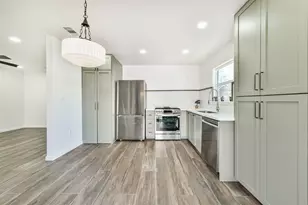 2416 S San Antonio Ave, Pearland, TX 77581 - Photo 10