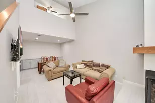 9447 Pagewood Ln, Houston, TX 77063 - Photo 2