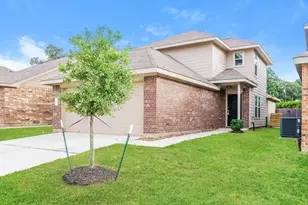 352 Upper Creek Dr, Willis, TX 77378 - Photo 2