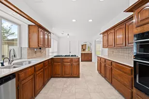 2701 St Andrews Pl, League City, TX 77573 - Photo 12