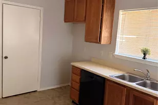 8010 Western Trail Dr, Houston, TX 77040 - Photo 10