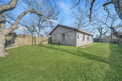 101 Lincoln Cedar Drive, Baytown, TX 77523 - Photo 12