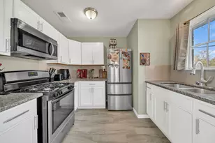 101 Lincoln Cedar Dr, Baytown, TX 77523 - Photo 4