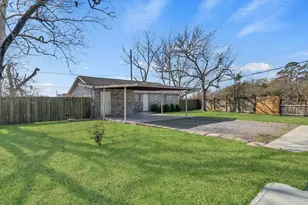 101 Lincoln Cedar Dr, Baytown, TX 77523 - Photo 2