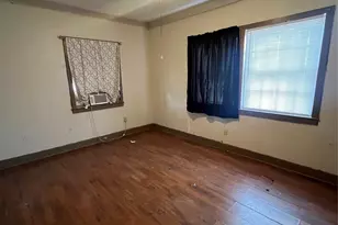 102 S Victoria St, Victoria, TX 77901 - Photo 2