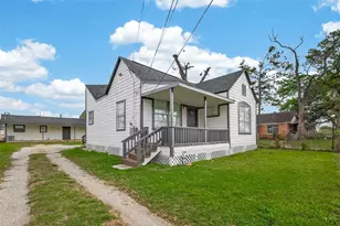 7927 Brays St, Houston, TX 77012 - Photo 2