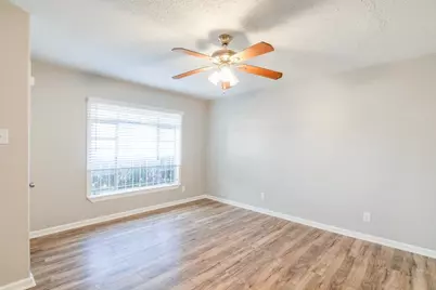 10201 Homestead Road, Houston, TX 77016 - Photo 8