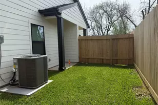8318 Brandon St, Houston, TX 77051 - Photo 22