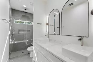 8318 Brandon St, Houston, TX 77051 - Photo 16
