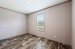 8700 Patricia Ln, Hitchcock, TX 77563 - Photo 18