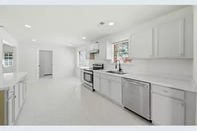 7230 Bayou Forest Drive, Houston, TX 77088 - Photo 14