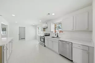 7230 Bayou Forest Dr, Houston, TX 77088 - Photo 14