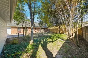 7230 Bayou Forest Dr, Houston, TX 77088 - Photo 34