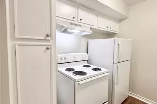 321 E Cedar St, Angleton, TX 77515 - Photo 6