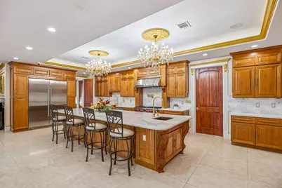 9105 Memorial Drive, Houston, TX 77024 - Photo 18