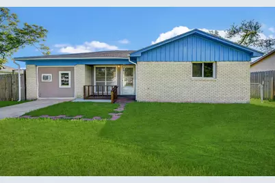 131 Lakewood Drive, Clute, TX 77531 - Photo 1