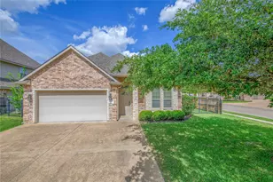1723 Creekside Cir, College Station, TX 77845 - Photo 2